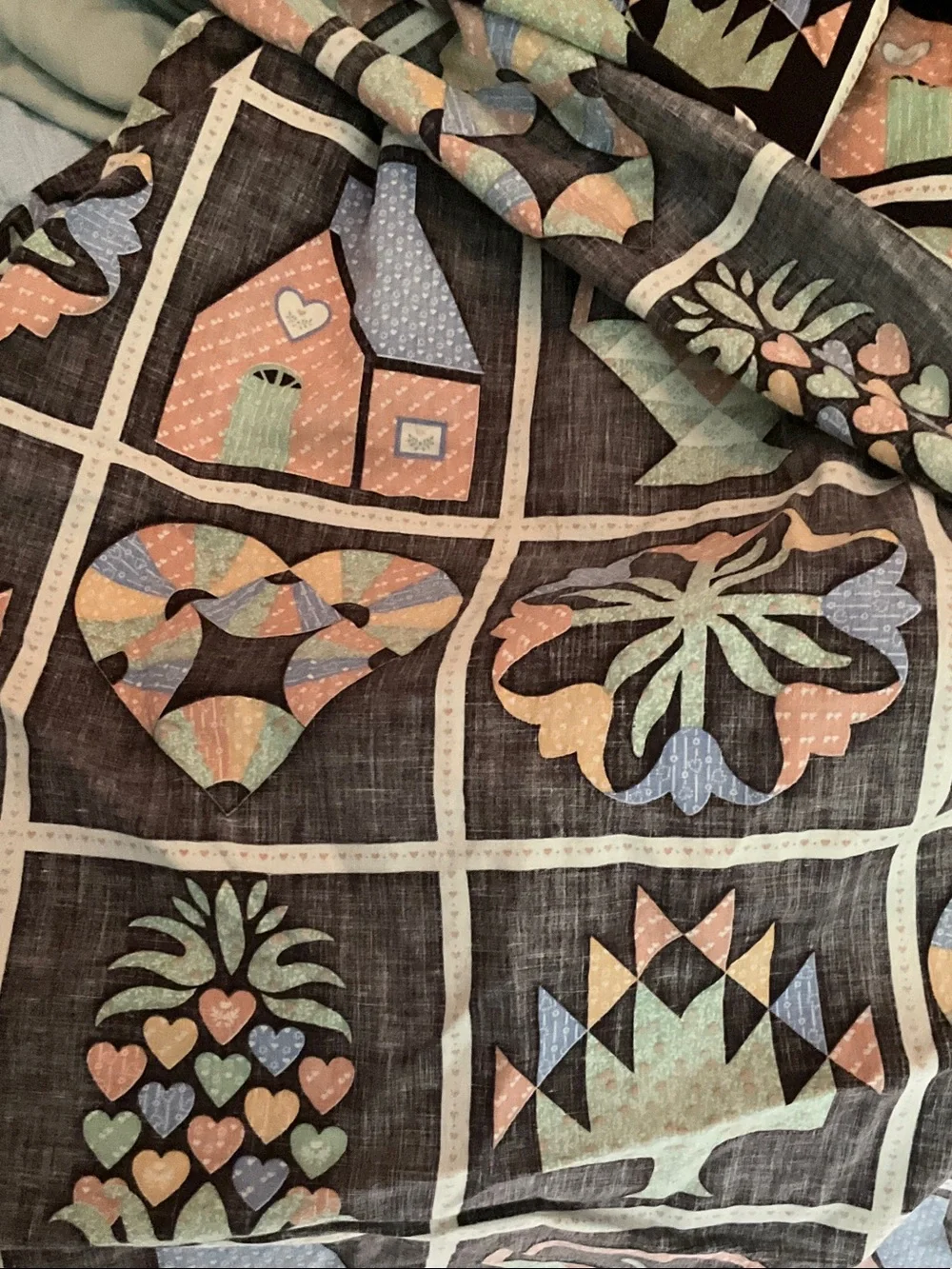 Vintage looking quilt pattern handmade tablecloth